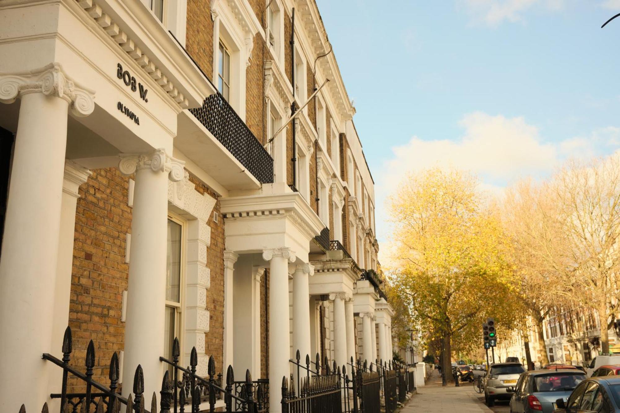 Bob W London Olympia Hotel Exterior photo